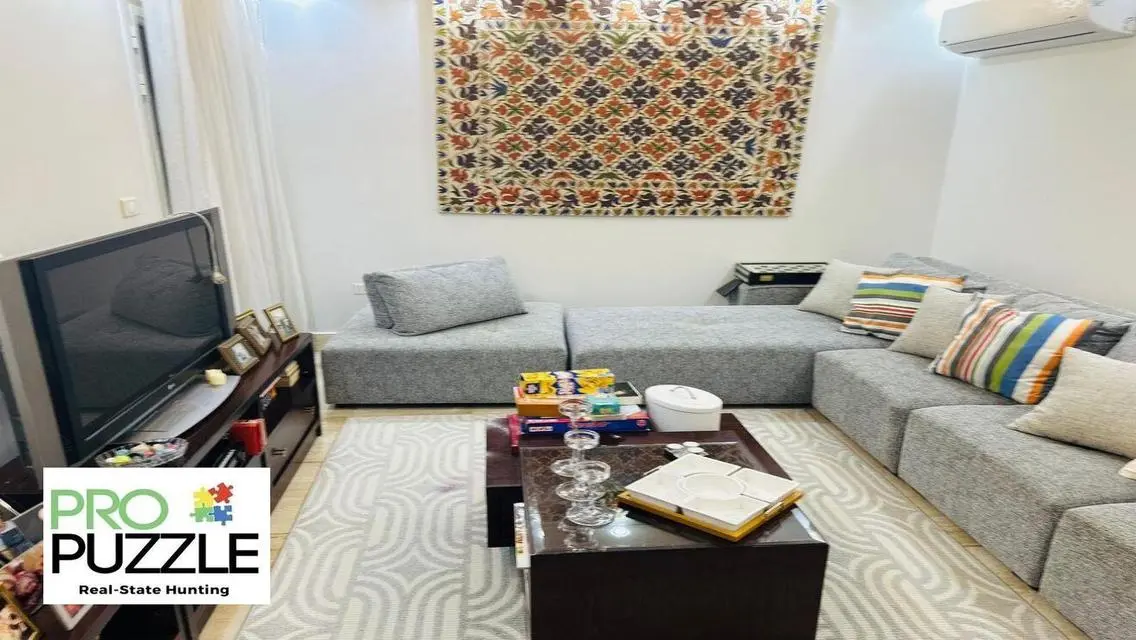 Villa for Sale in Mountain View Hyde Park