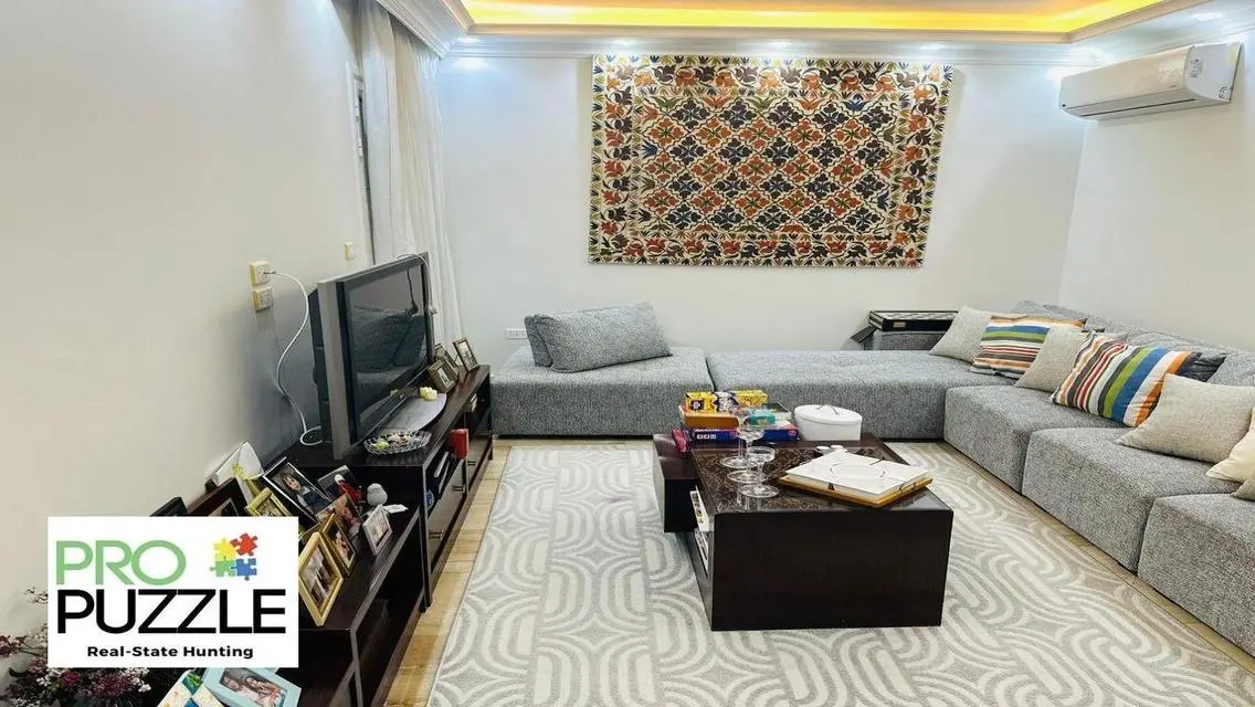 Villa for Sale in Mountain View Hyde Park