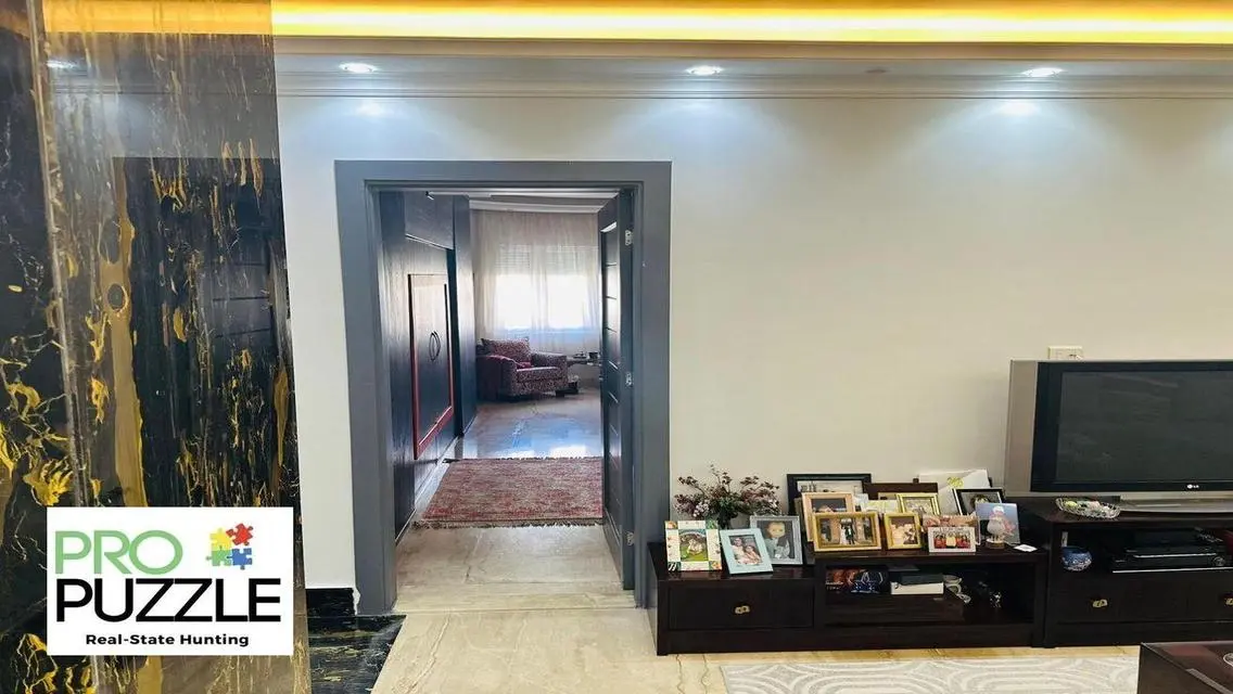Villa for Sale in Mountain View Hyde Park