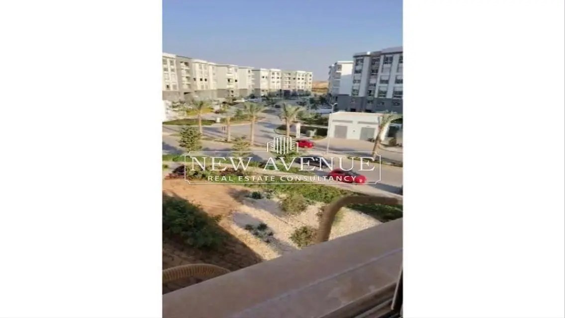 فيلا فاخرة للبيع مع حديقة خاصة