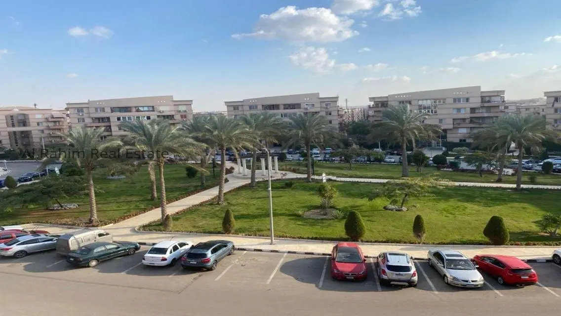 شقة فاخرة للبيع في موقع متميز