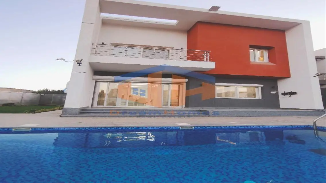 Commercial Mall for Sale in New Cairo - Vg5