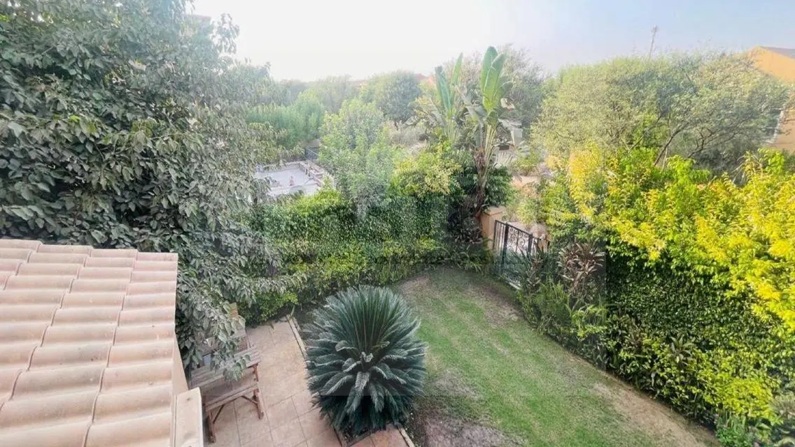 Luxury Villa With Spacious Design for Sale in ST81