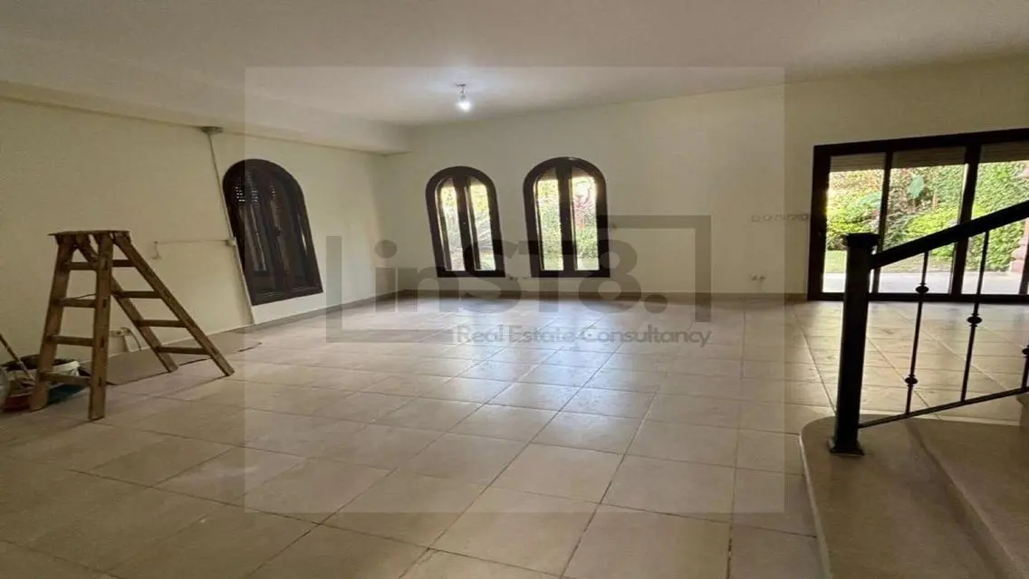 Luxury Villa With Spacious Design for Sale in ST81