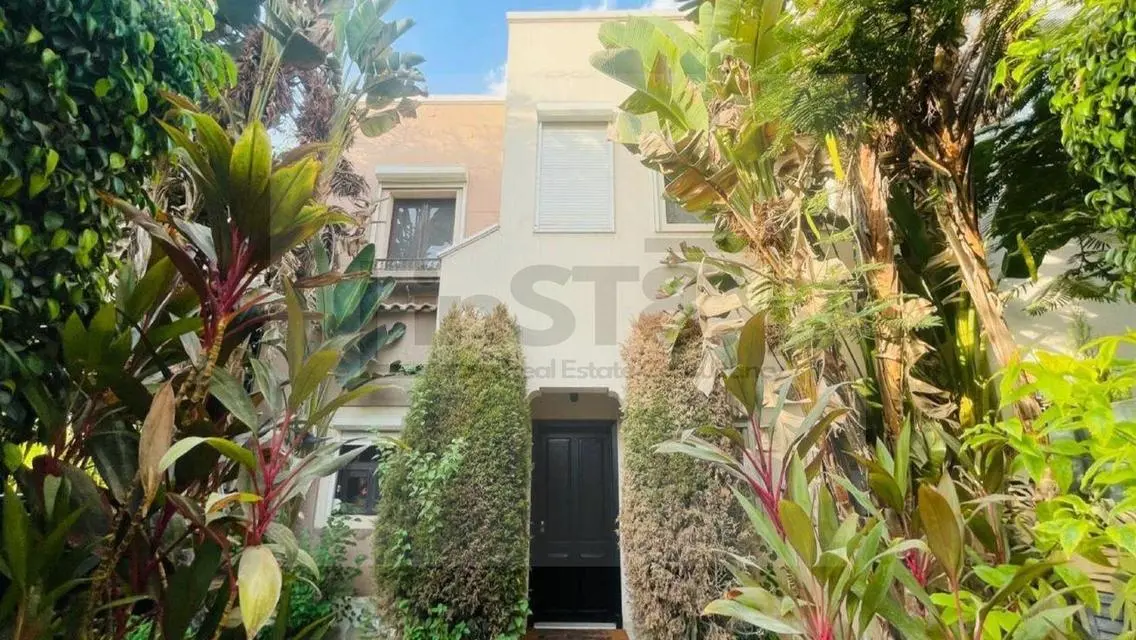 Luxury Villa With Spacious Design for Sale in ST81