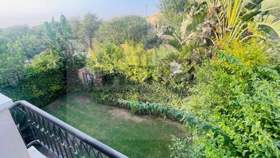 Luxury Villa With Spacious Design for Sale in ST81