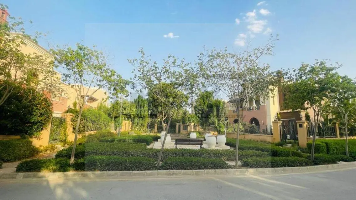 Luxury Villa With Spacious Design for Sale in ST81
