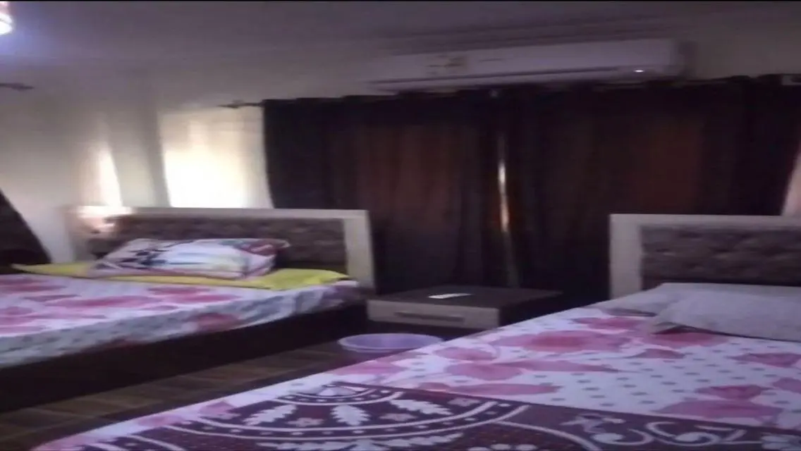 شقة للبيع تطل على معلم رئيسي بحارس أمن