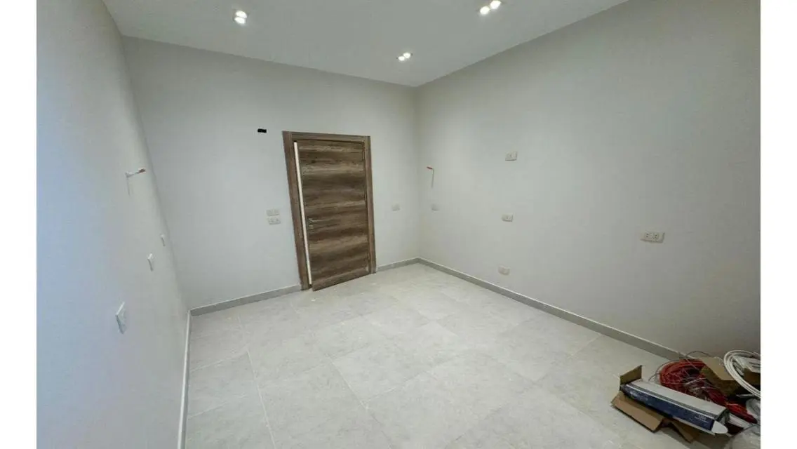 شقة فاخرة للبيع في West Somid - 250 متر
