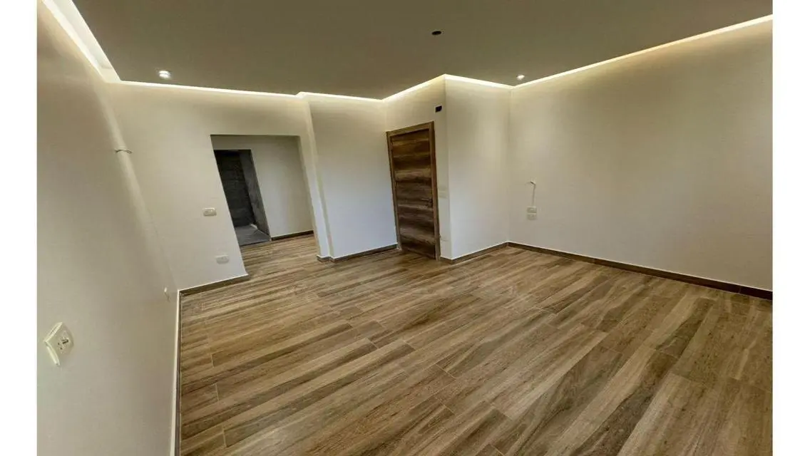 شقة فاخرة للبيع في West Somid - 250 متر