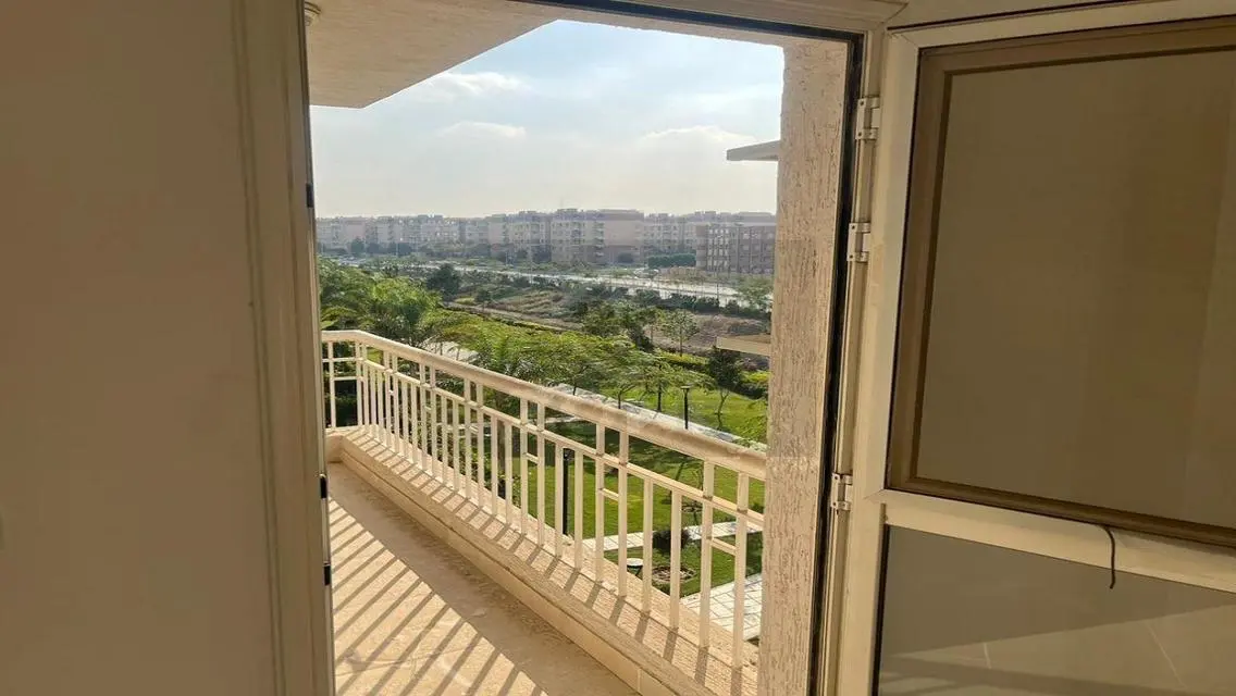 Luxury Apartment in All Seasons Mall - B12