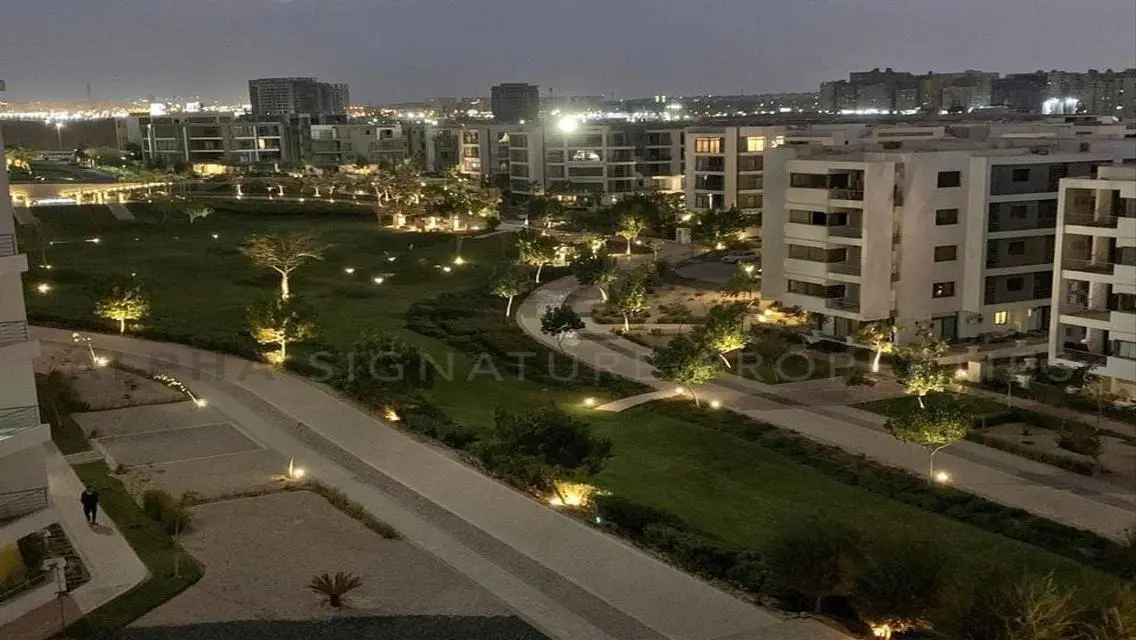 فيلا فاخرة مع حديقة خاصة وشرفة في قلب المدينة