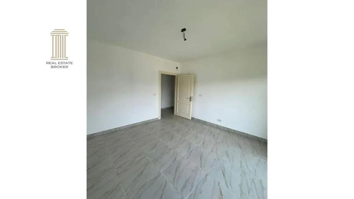 Luxury Property 131 sqm - Balcony and Shared Pool