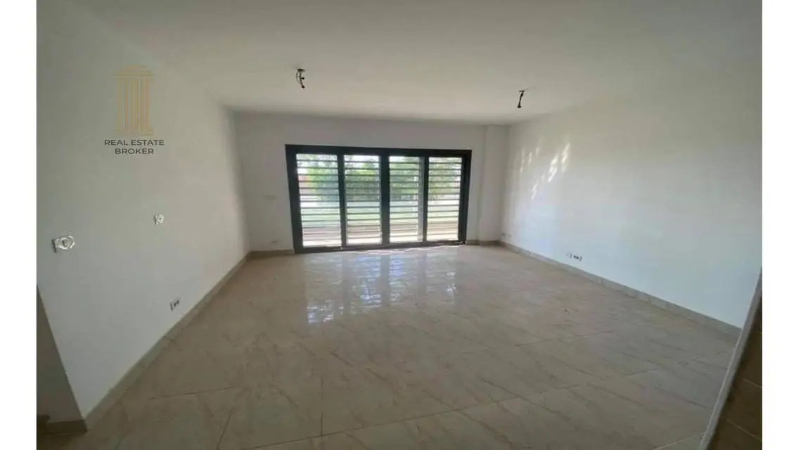 Luxury Property 131 sqm - Balcony and Shared Pool