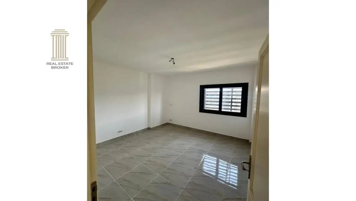 Luxury Property 131 sqm - Balcony and Shared Pool