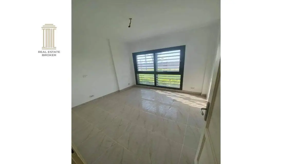 Luxury Property 131 sqm - Balcony and Shared Pool