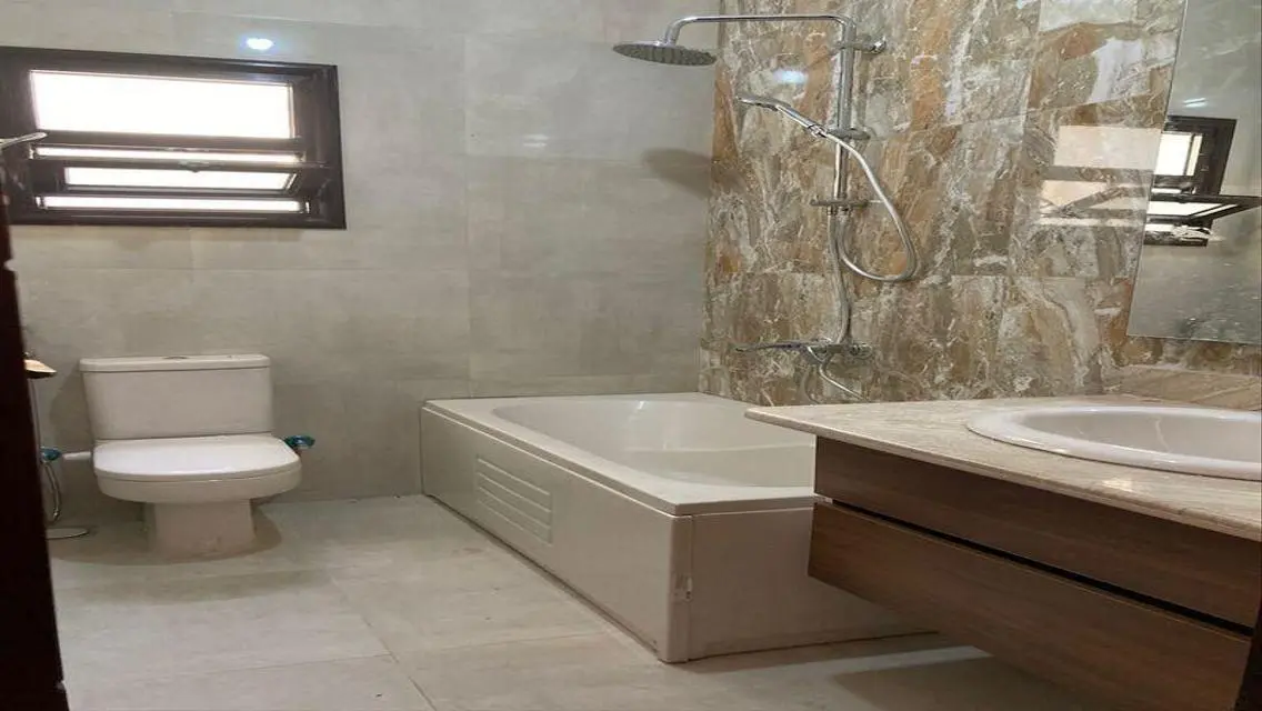 Luxurious Villa for Sale - 5 Bedrooms and 4 Bathrooms