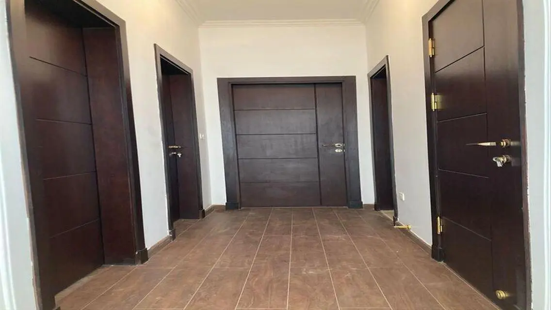Luxurious Villa for Sale - 5 Bedrooms and 4 Bathrooms