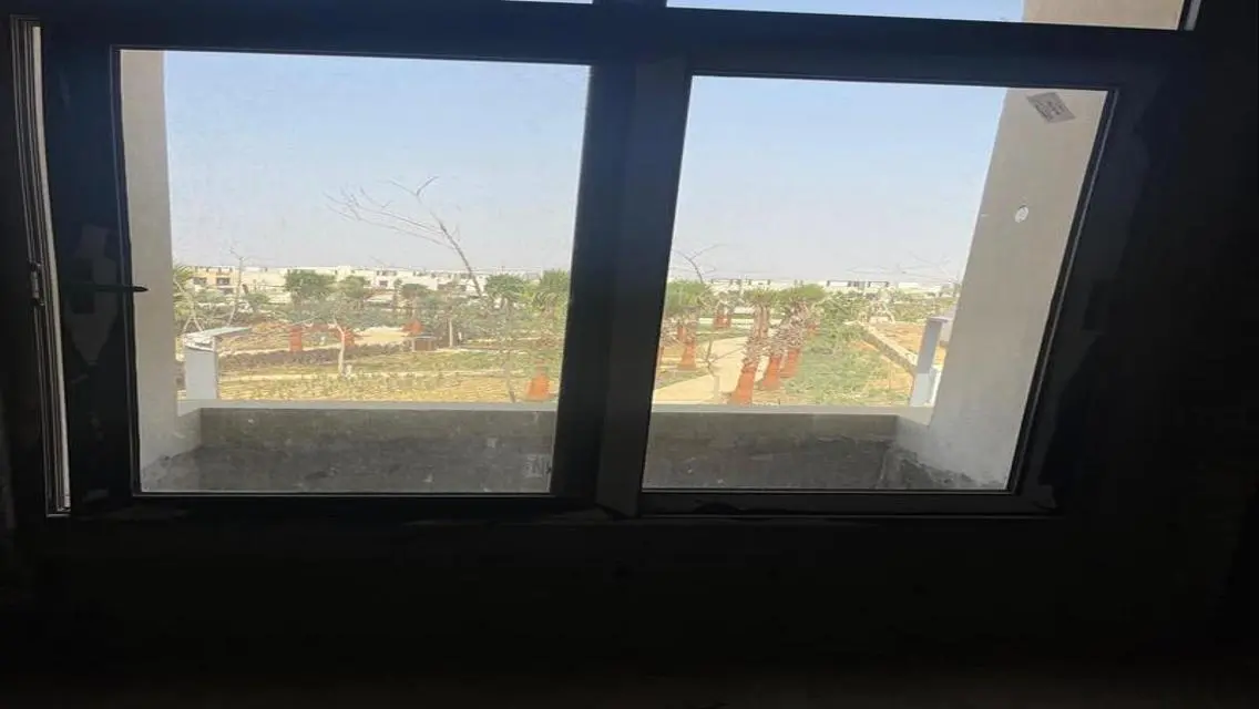 منزل فاخر للبيع بمساحة واسعة وبركة سباحة خاصة