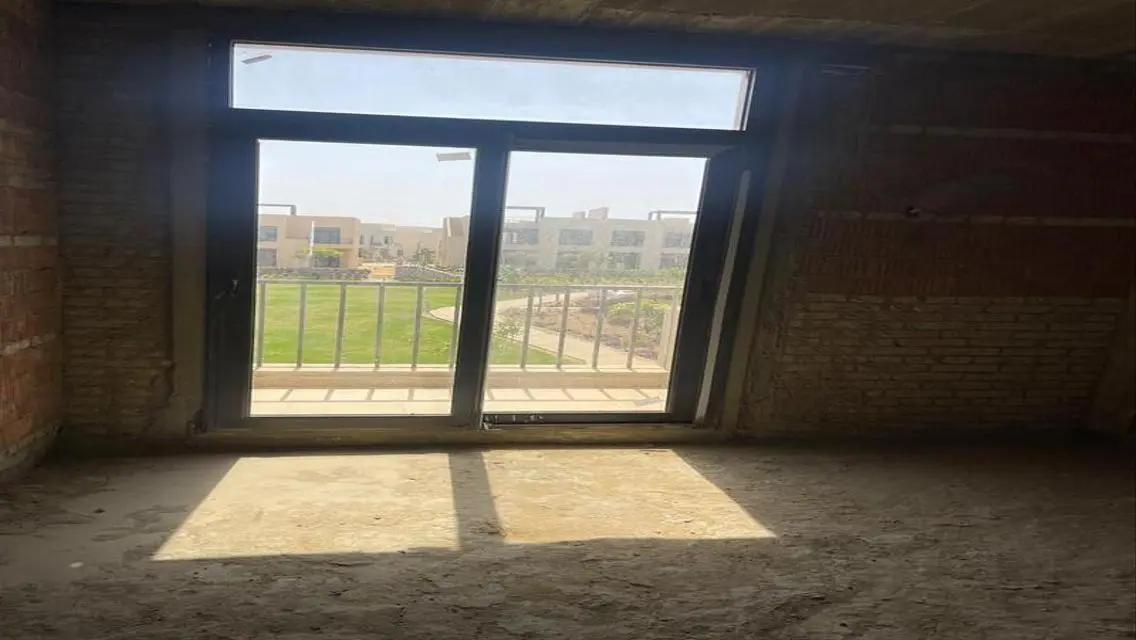 منزل فاخر للبيع بمساحة واسعة وبركة سباحة خاصة