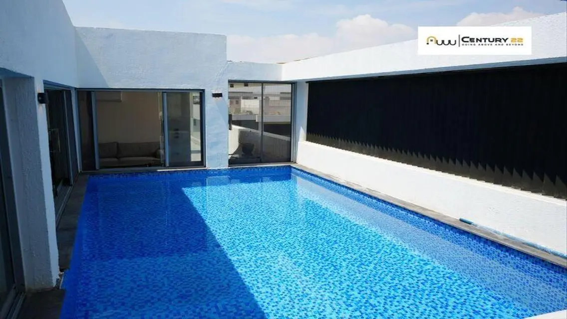 Luxury Lake View Apartment in Golden Square