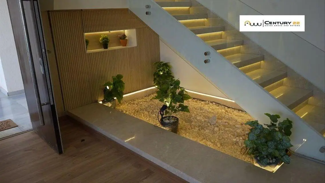 Luxury Lake View Apartment in Golden Square