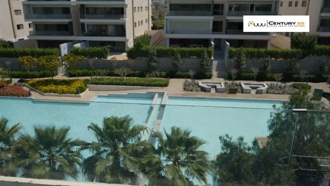 Luxury Lake View Apartment in Golden Square