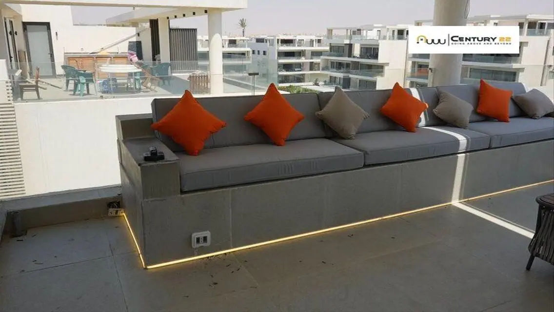 Luxury Lake View Apartment in Golden Square