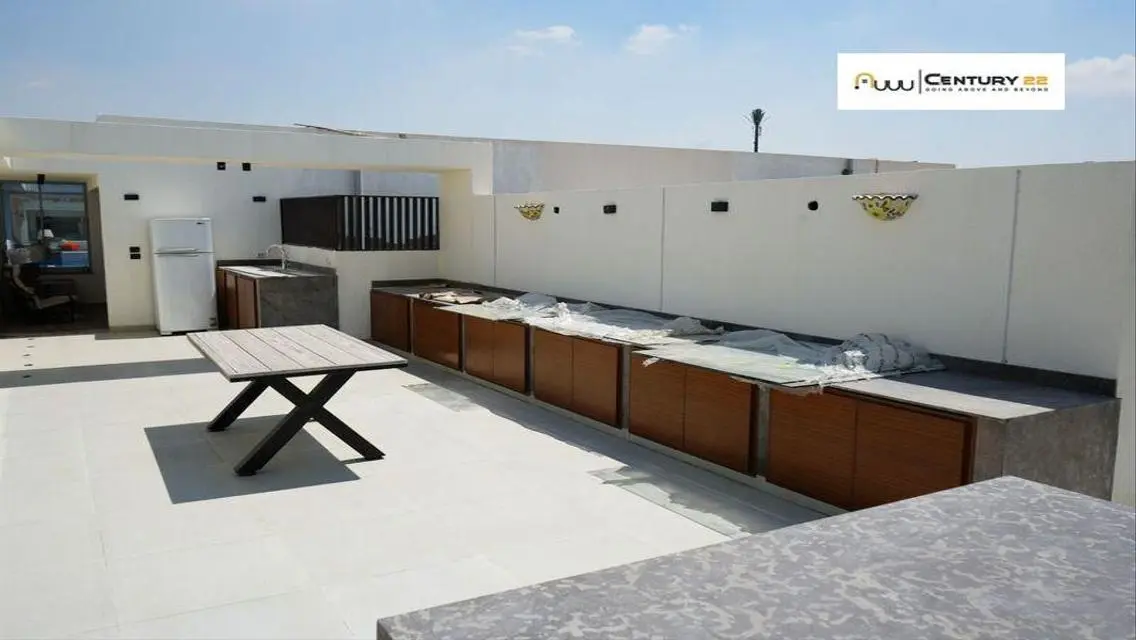 Luxury Lake View Apartment in Golden Square