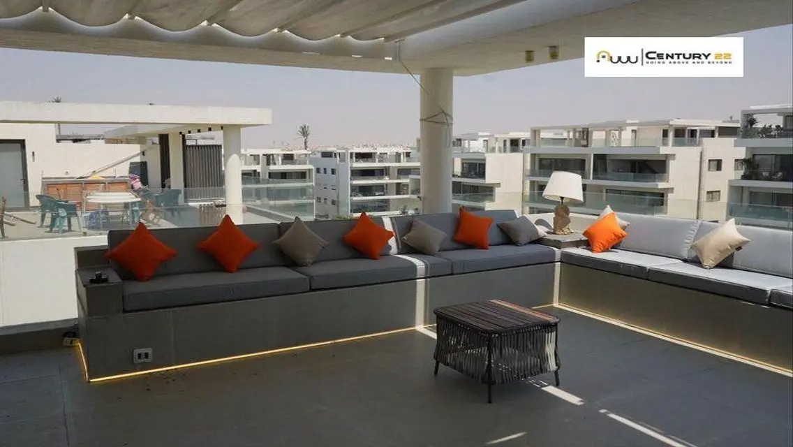 شقة فاخرة بإطلالة على البحيرة في جولدن سكوير