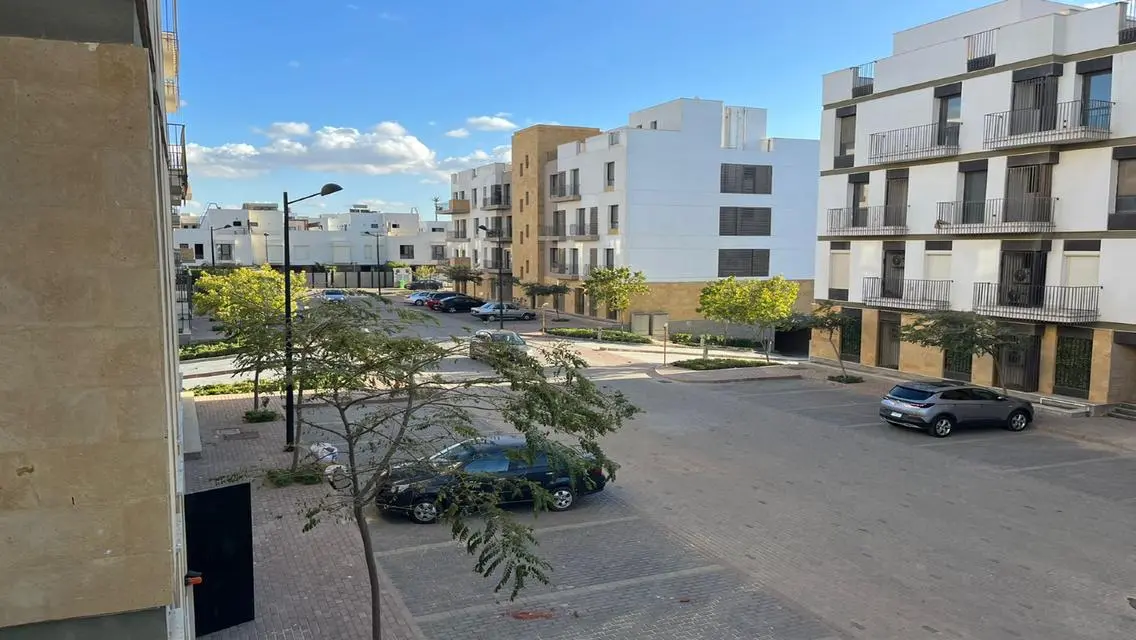 Luxury Apartment for Sale with Lake and Landmark Views