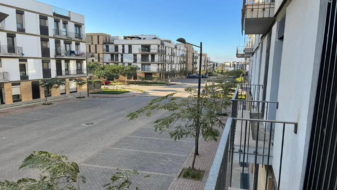 Luxury Apartment for Sale with Lake and Landmark Views