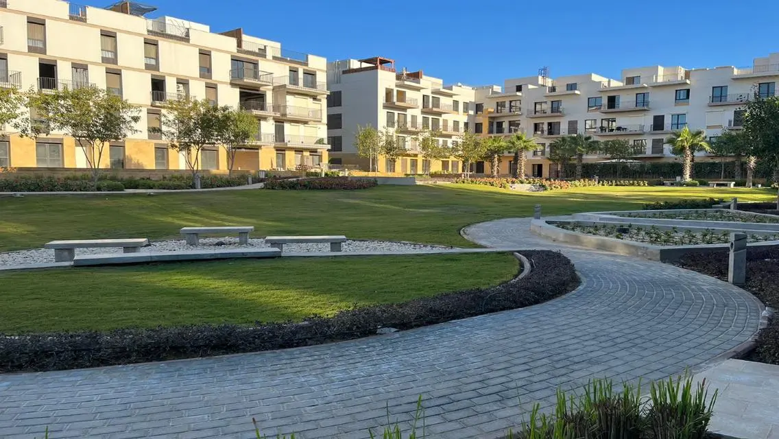 Luxury Apartment for Sale with Lake and Landmark Views