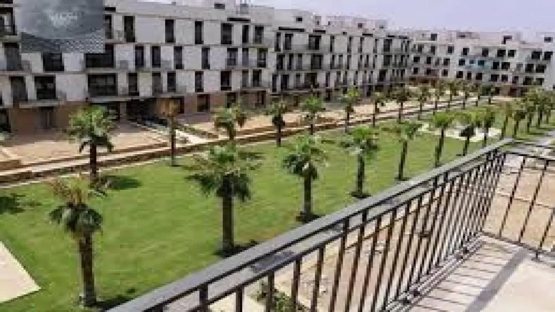 Luxury Apartment for Sale with Lake and Landmark Views