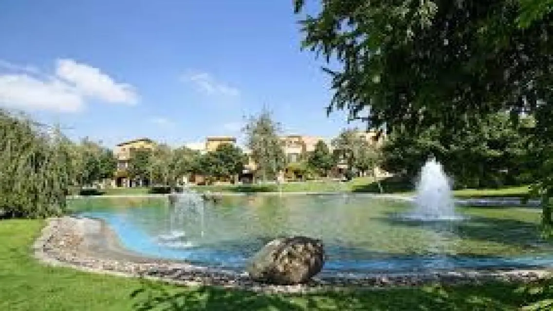 Luxury Apartment for Sale with Lake and Landmark Views
