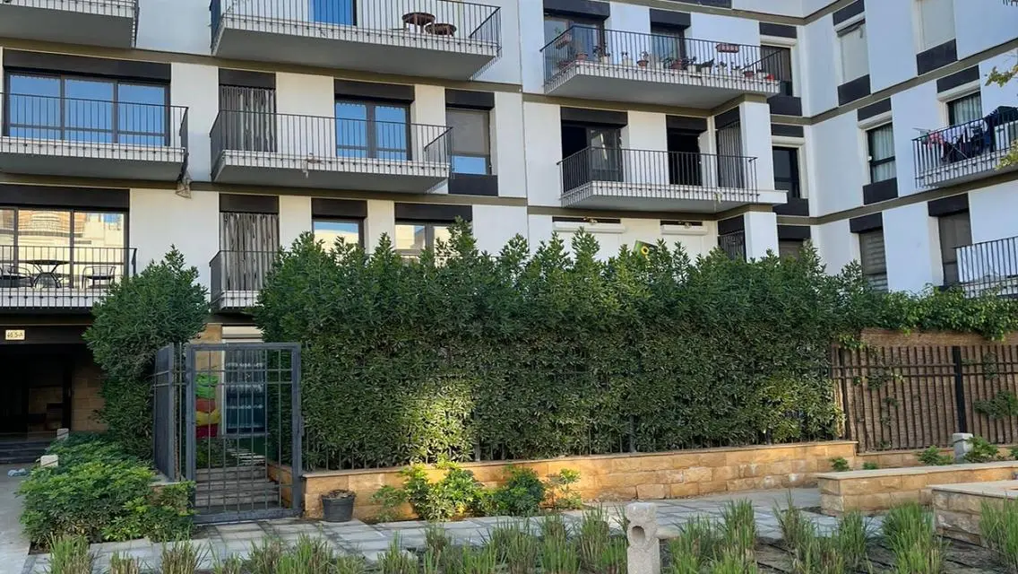 Luxury Apartment for Sale with Lake and Landmark Views