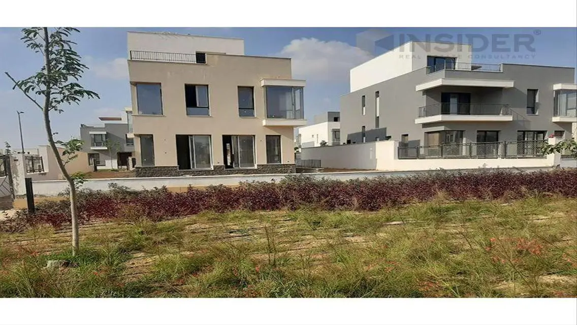 Luxury Villa with Lake View in Prime Location