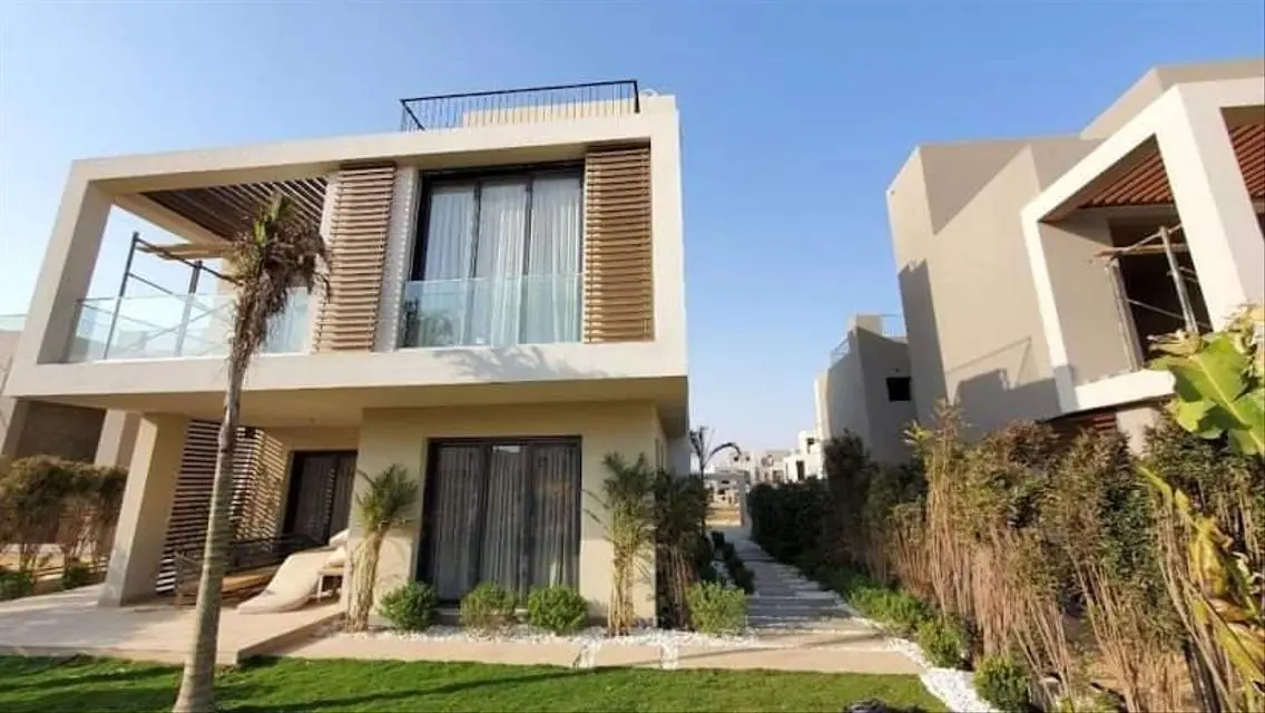 فيلا فاخرة مع حديقة خاصة ومسبح