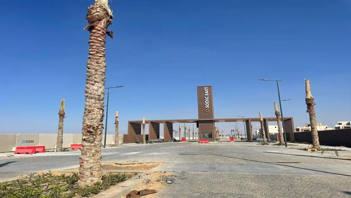 فيلا فاخرة مع حديقة خاصة ومسبح