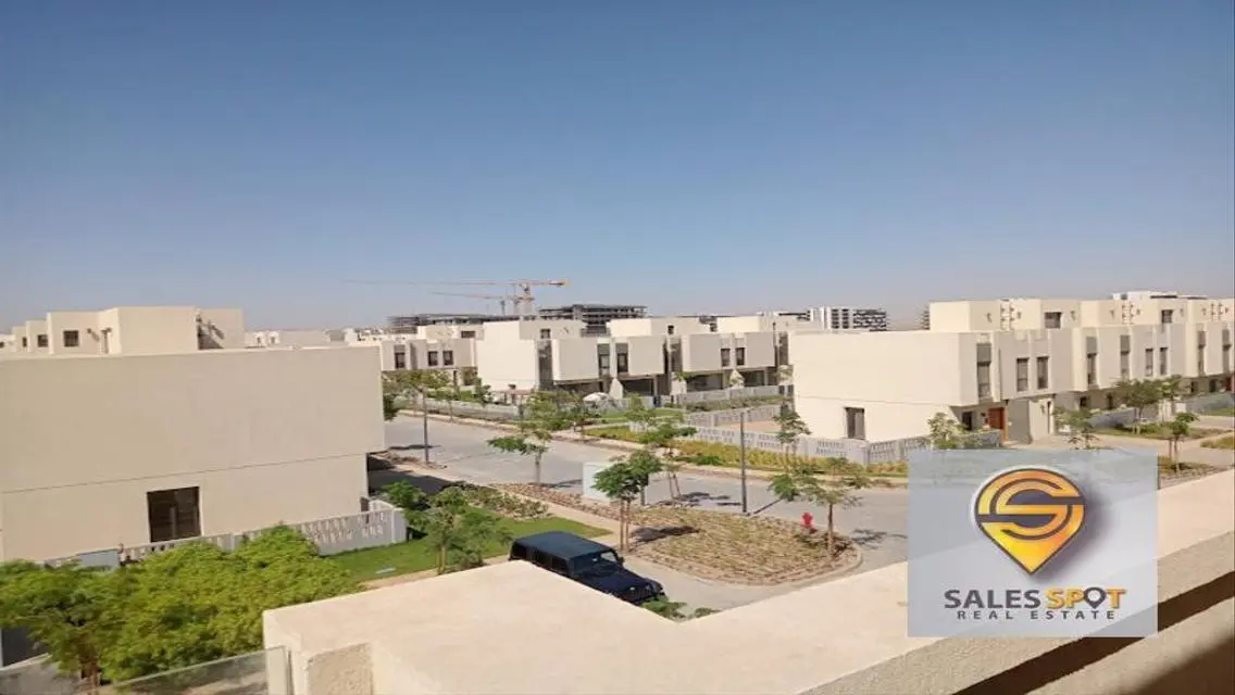 Luxury Apartment 175m Overlooking Lakes in Al Burouj