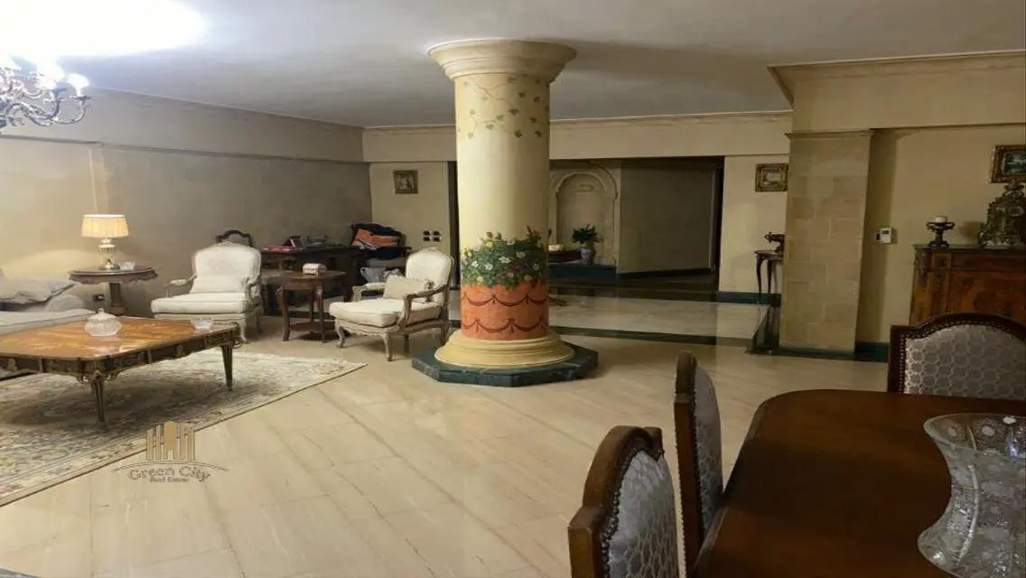 فيلا فاخرة للبيع بمساحة واسعة