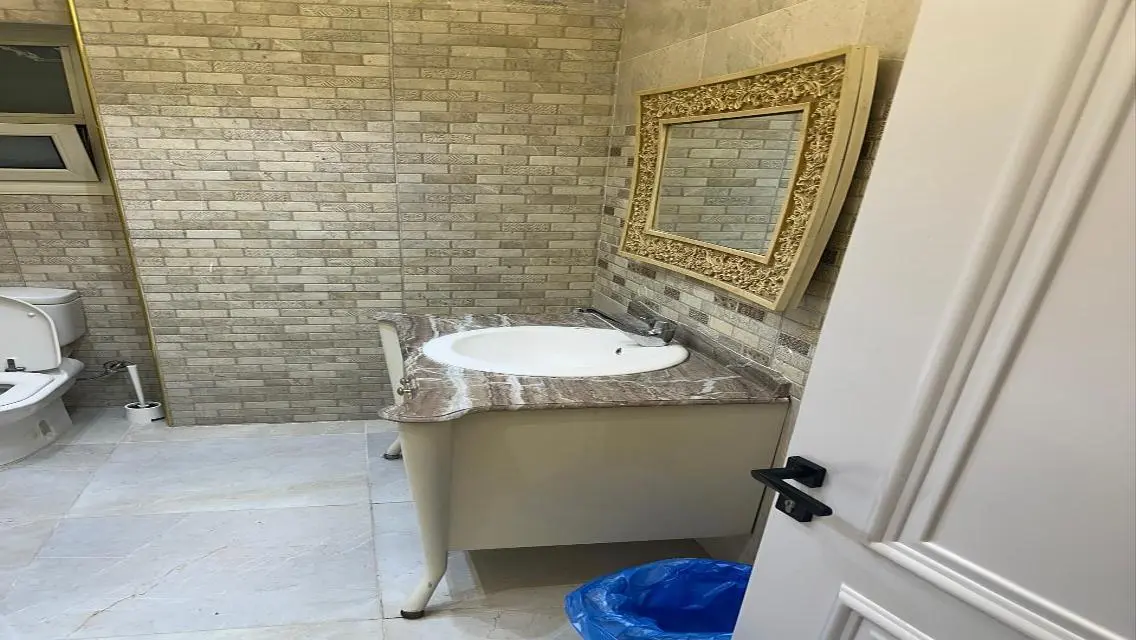 فيلا فاخرة للبيع بجوار معلم رئيسي