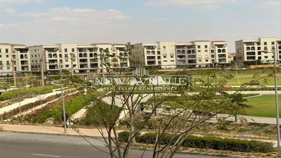 شقة فاخرة بمساحة 245 متر
