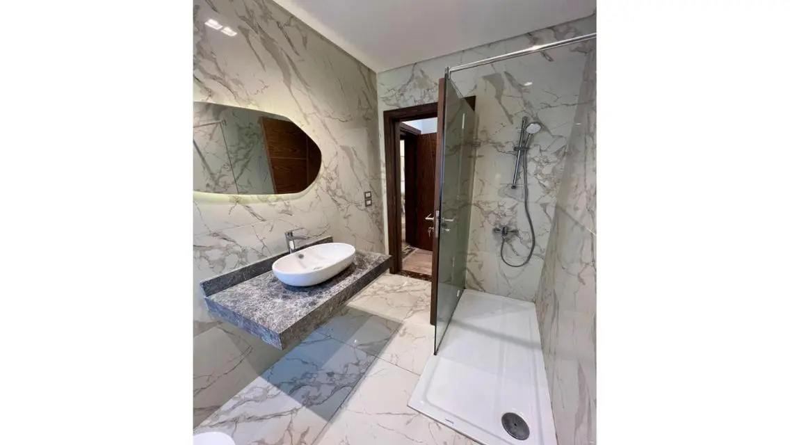 Luxurious 148 sqm Apartment with Full Amenities