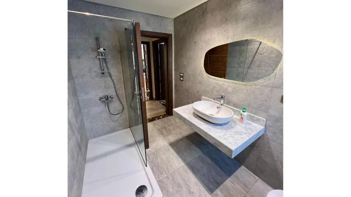 Luxury 2-Bedroom Apartment in Prime Location with Full Amenities