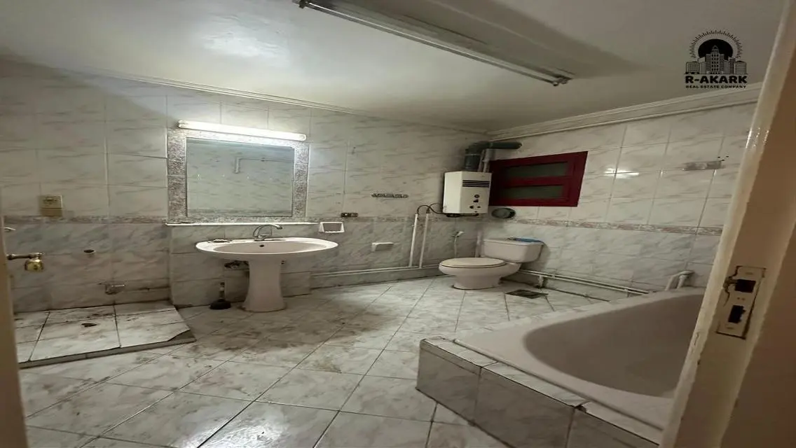 Luxury Apartment with Full Amenities in Prime Location