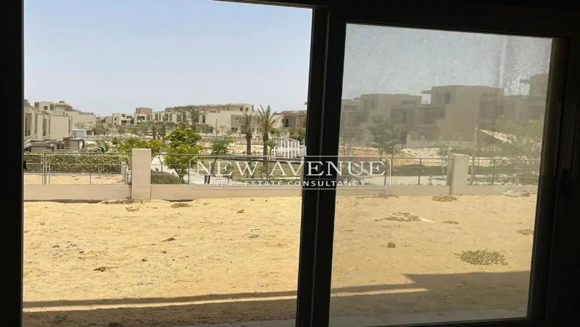 منزل رائع مع حديقة خاصة في موقع متميز