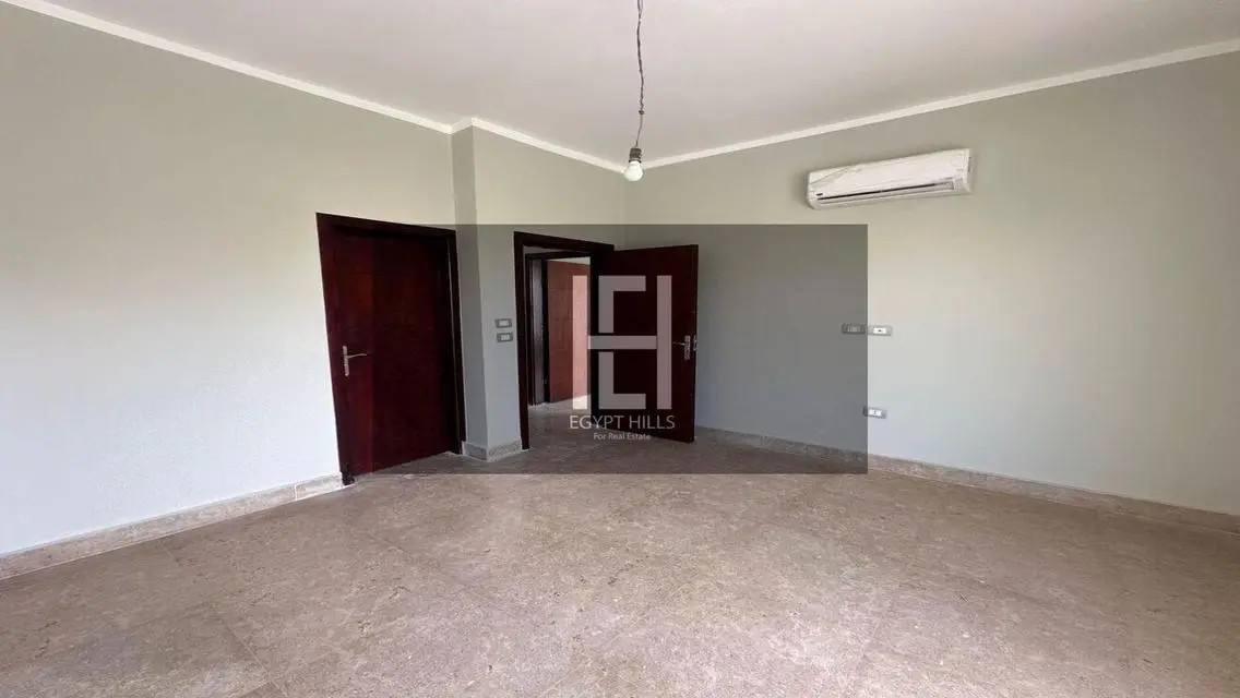 منزل فاخر بمرافق متنوعة بالإطلالة على البحيرات