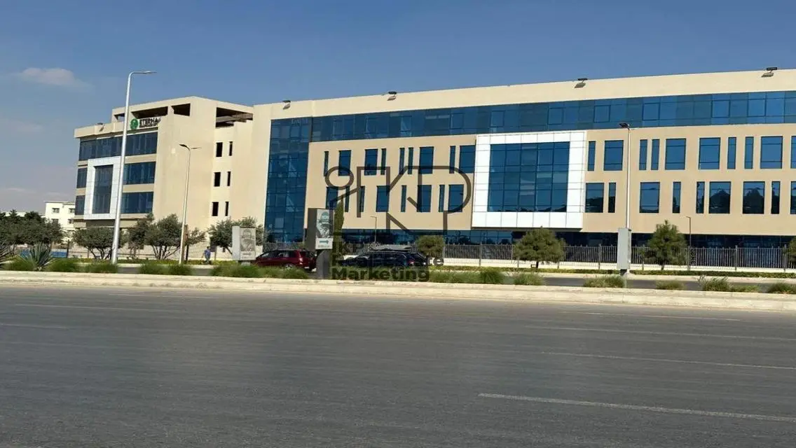 عقار مميز مع كابلات ممدودة