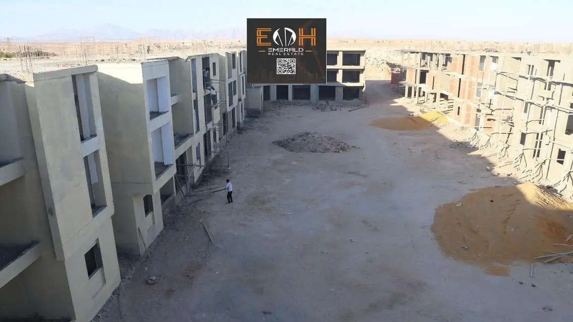 Luxurious Apartment with Spacious Area and Lake View
